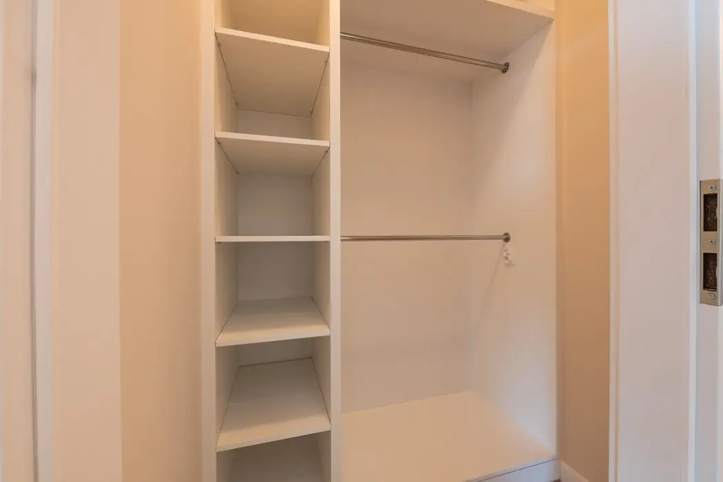 Garderoba, realizacja Sekwoja, zdjęcie 23 z 28