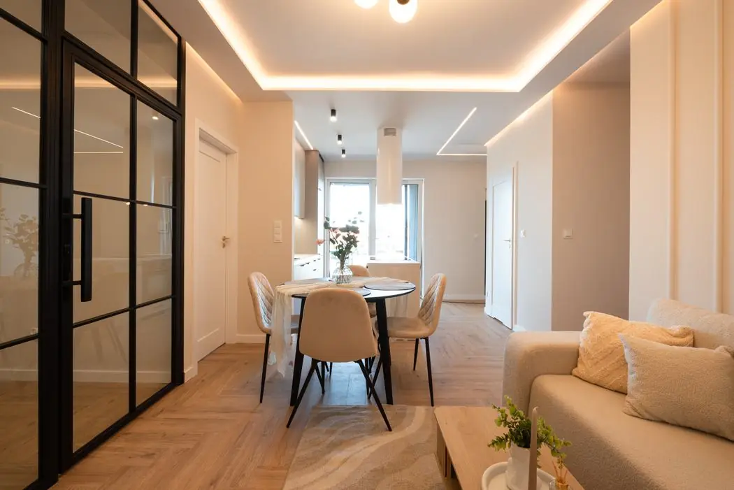 Salon ze szklaną ścianą, realizacja Sekwoja, zdjęcie 7 z 28
