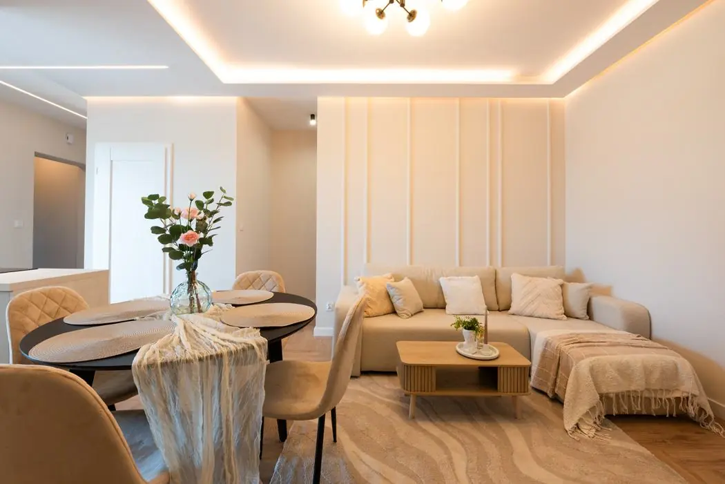 Salon ze szklaną ścianą, realizacja Sekwoja, zdjęcie 4 z 28